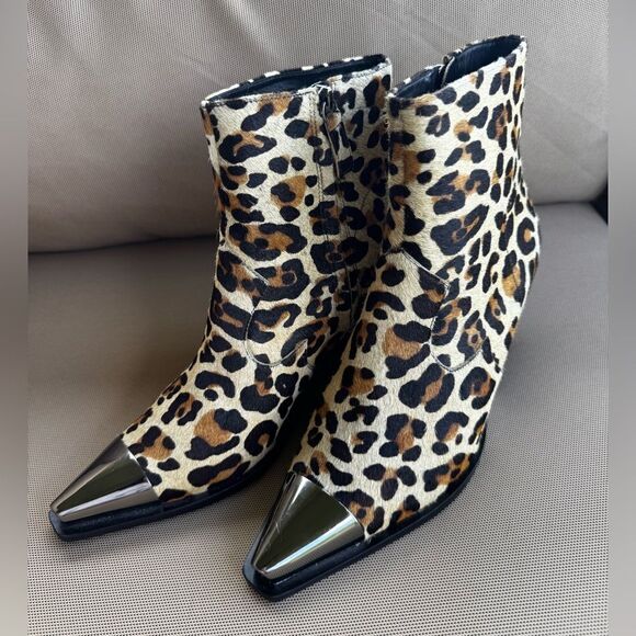 DUNDAS Shoes - DUNDAS x REVOLVE Gigi Bootie in Tan – Leopard Print – Metal Toe – Size 8,5